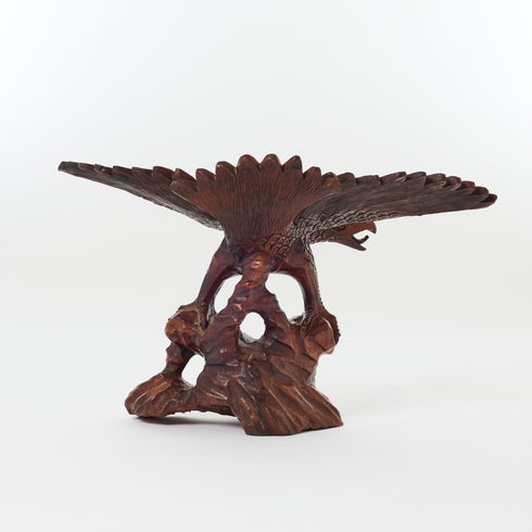 鷹の木彫り